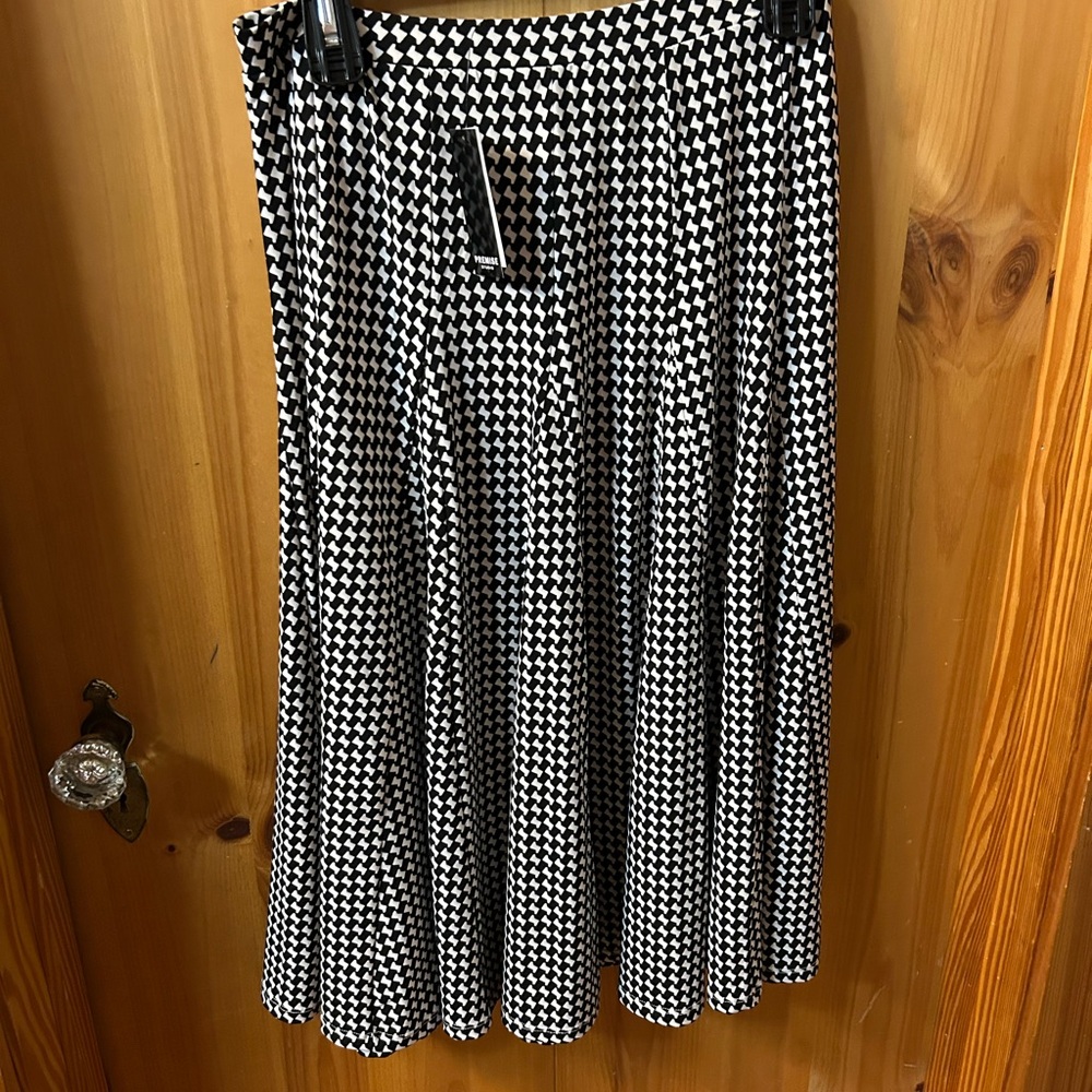 Premise Black & White Houndstooth Circle Skirt